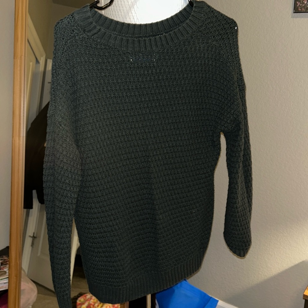 Oversized style green sweater